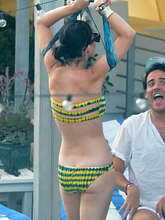 Pictures of steamy hot sexy Katy Perry in a skimpy tie-dyed bikini