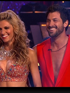 Erin Andrews looks amazing while dancing with the stars